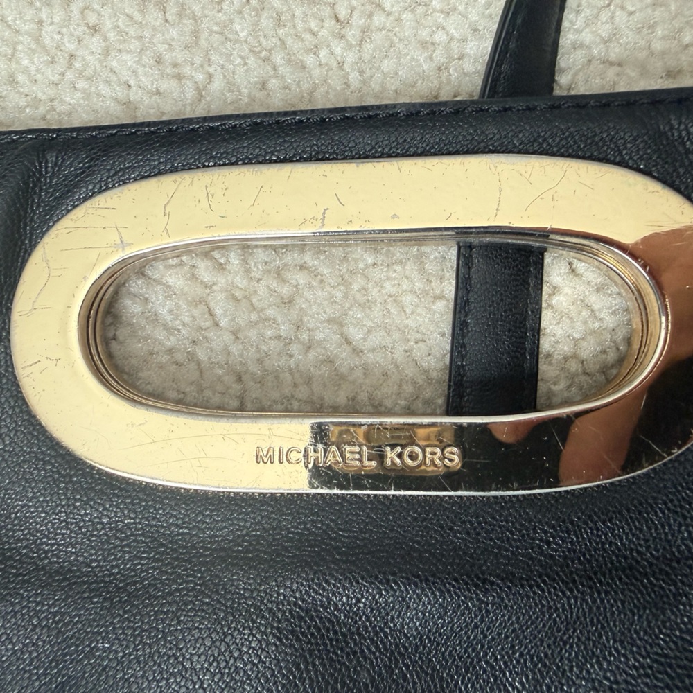 Michael Kors Berkeley Black Leather Shoulder Bag - Picture 7 of 10